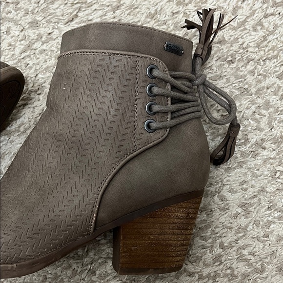 Roxy Devon Taupe Brown Textured Stacked Heel Ankle Booties - Size 9 - Picture 14 of 16